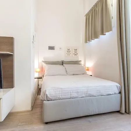 Santa Croce Apartment *